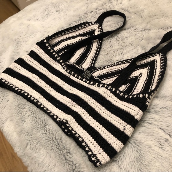 Black and white crochet crop tank top - Picture 3 of 5
